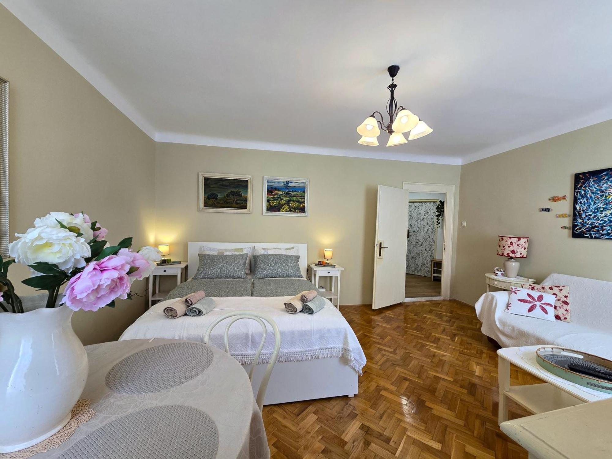 Seven - Two-bedroom Apartman