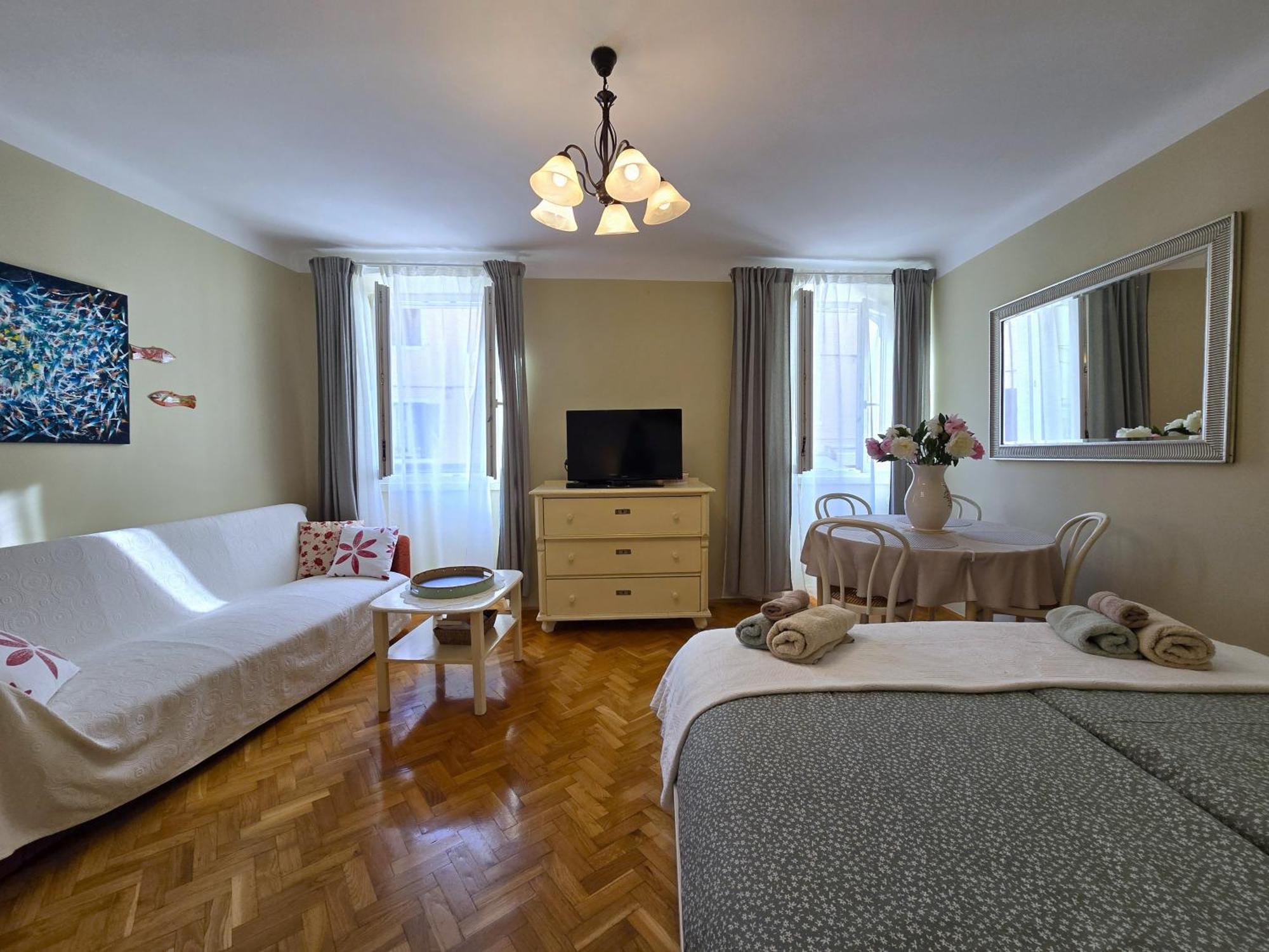 Seven - Two-bedroom Apartament Rovinj